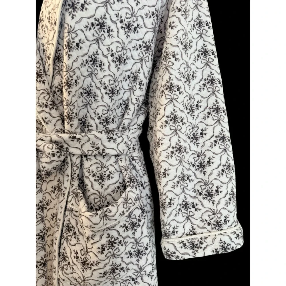 Eileen West Quilted Cotton Robe S/M White Gray Floral Long Belted Bathrobe